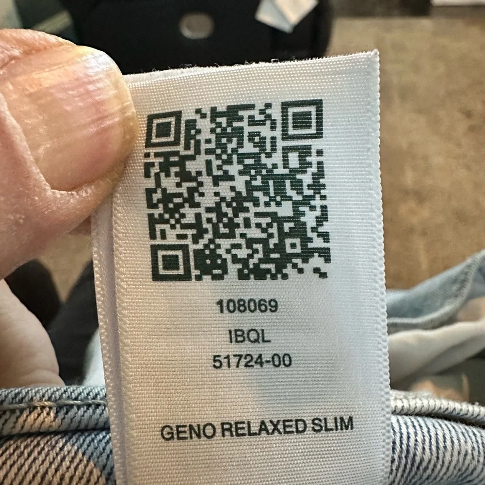 True Religion Geno Relaxed Slim Fit Light Wash Jeans 5-Pocket Button Zip Up
